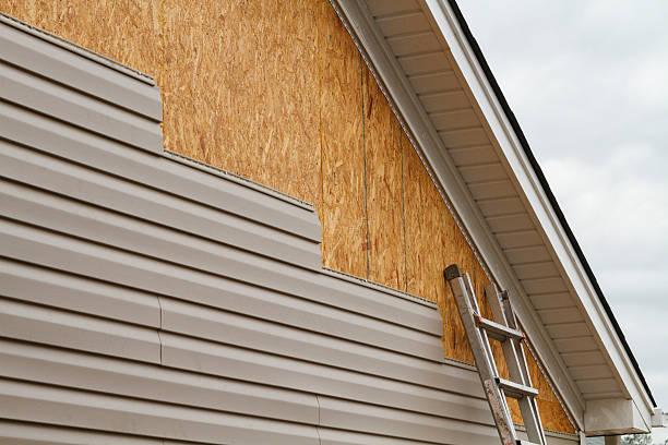 Professional Vinyl Siding technician working in Winchester, OH